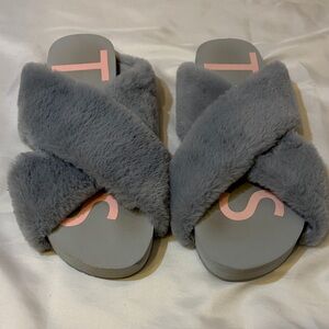 Cozy Gray Faux Fur Slide Sandals